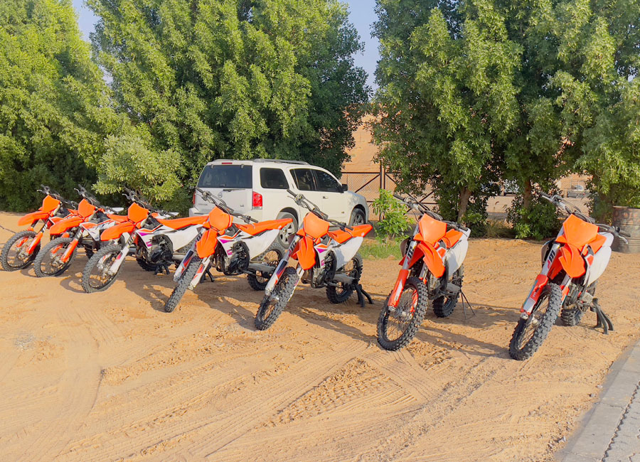 12-de-motocross-verleih-für-männer-und-frauen-für-offroad-touren-in-dubai-al-badayer-vae