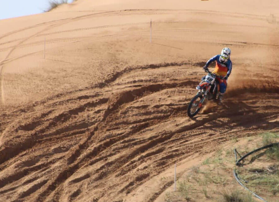16-es-alquiler-pista-enduro-dirt-bike-dubai-uae