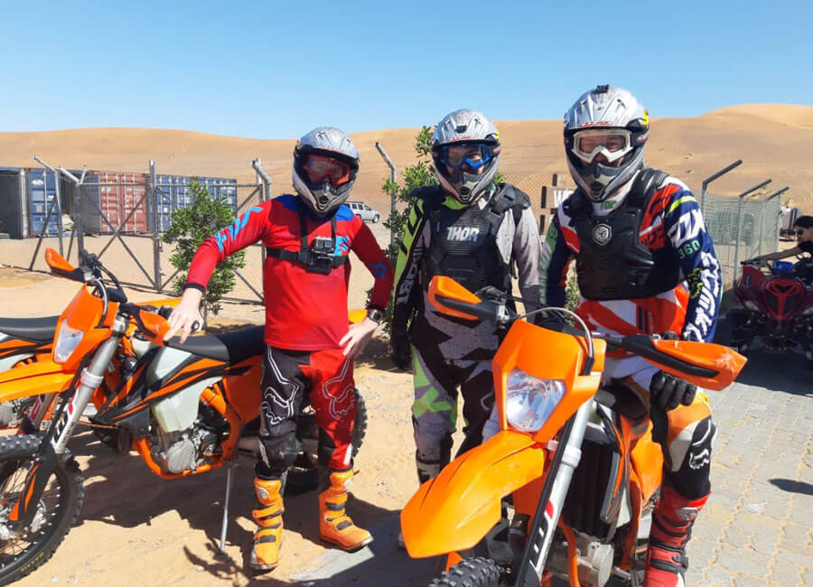 4-de-motocross-abenteuer-touren-in-dubai-maenner-frauen-fahrer-weltweit
