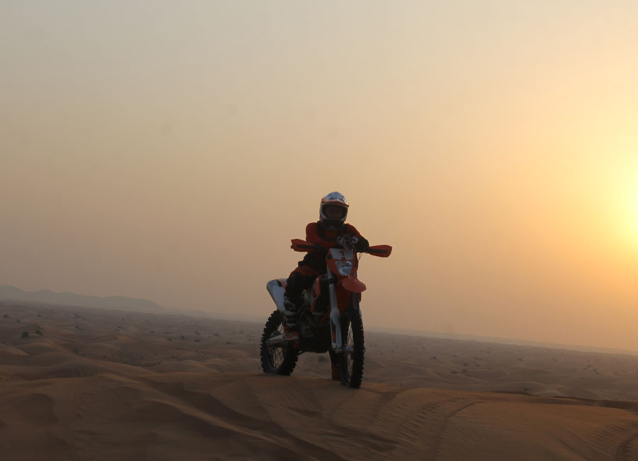 14-nl-enduro-avontuur-fiets-locatie-in-dubai-big-red-vae